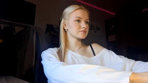 Snapshot of ilianamessersmith chatting on 02/04/26, 05:24 ShyLuna online show from 02/04/26, 05:24