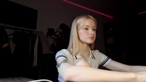 Snapshot of ilianamessersmith chatting on 02/07/26, 06:17 ShyLuna online show from 02/07/26, 06:17