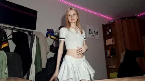 Snapshot of ilianamessersmith chatting on 02/11/26, 07:13 ShyLuna online show from 02/11/26, 07:13
