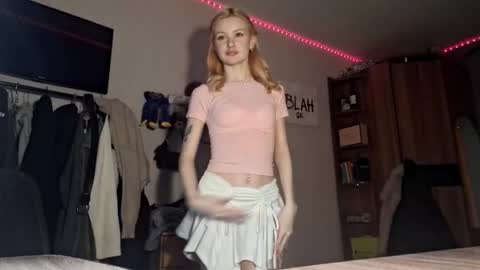 Snapshot of ilianamessersmith chatting on 02/14/26, 06:21 ShyLuna online show from 02/14/26, 06:21