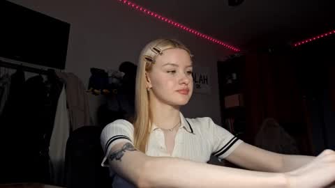 Snapshot of ilianamessersmith chatting on 02/19/26, 05:25 ShyLuna online show from 02/19/26, 05:25