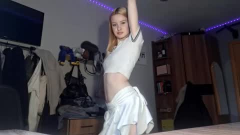 Snapshot of ilianamessersmith chatting on 02/25/26, 06:23 ShyLuna online show from 02/25/26, 06:23