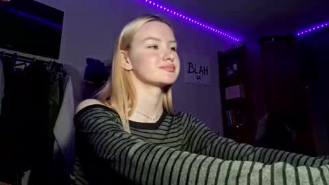 Snapshot of ilianamessersmith chatting on 03/04/26, 03:18 ShyLuna online show from 03/04/26, 03:18