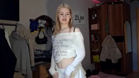 Snapshot of ilianamessersmith chatting on 03/21/26, 07:24 ShyLuna online show from 03/21/26, 07:24