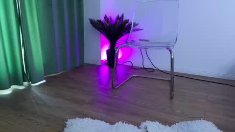 Emma online show from 09/19/25, 05:53