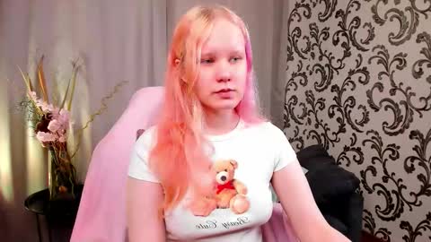 Annie online show from 09/19/25, 03:08