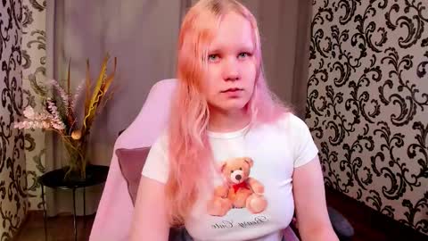 Annie online show from 09/23/25, 03:53