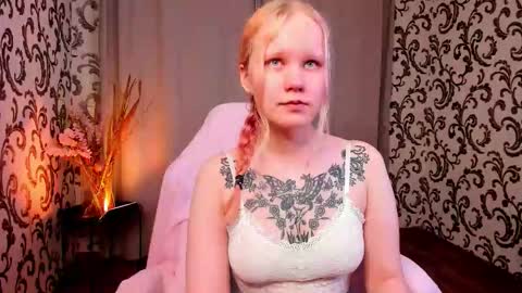 Annie online show from 09/26/25, 03:43