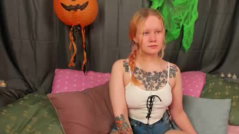 Annie online show from 10/31/25, 06:47