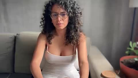 Kloe online show from 10/12/25, 03:00