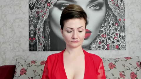 Snapshot of illegalbeauty87 chatting on 12/24/24, 12:22 Ingrid or more easier...Miss GoDDess Mistress online show from 12/24/24, 12:22