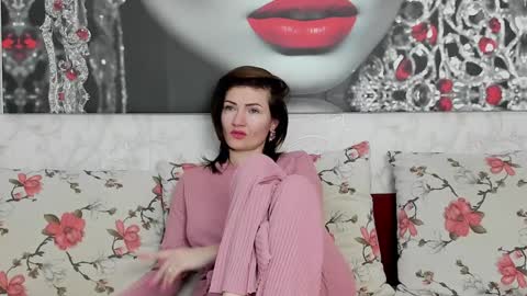 Snapshot of illegalbeauty87 chatting on 01/21/25, 07:04 Ingrid or more easier...Miss GoDDess Mistress online show from 01/21/25, 07:04