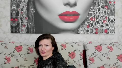Snapshot of illegalbeauty87 chatting on 01/23/25, 11:58 Ingrid or more easier...Miss GoDDess Mistress online show from 01/23/25, 11:58