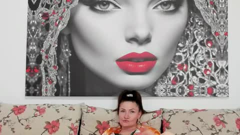Snapshot of illegalbeauty87 chatting on 09/08/25, 08:08 Ingrid or more easier...Miss GoDDess Mistress online show from 09/08/25, 08:08
