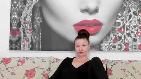 Snapshot of illegalbeauty87 chatting on 09/09/25, 11:04 Ingrid or more easier...Miss GoDDess Mistress online show from 09/09/25, 11:04