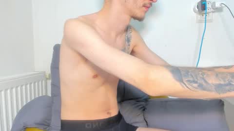 Snapshot of illusions888 chatting on 11/02/25, 05:43 D-Illusion online show from 11/02/25, 05:43