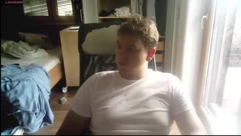 Snapshot of iloveyoutoo2000 chatting on 09/18/25, 08:27 iloveyoutoo2000 online show from 09/18/25, 08:27