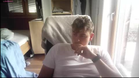 Snapshot of iloveyoutoo2000 chatting on 10/04/25, 11:41 iloveyoutoo2000 online show from 10/04/25, 11:41