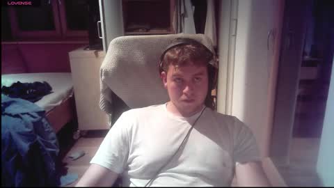 Snapshot of iloveyoutoo2000 chatting on 10/06/25, 06:05 iloveyoutoo2000 online show from 10/06/25, 06:05