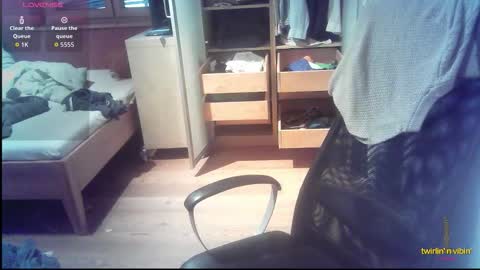 Snapshot of iloveyoutoo2000 chatting on 10/20/25, 03:34 iloveyoutoo2000 online show from 10/20/25, 03:34