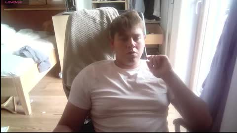 Snapshot of iloveyoutoo2000 chatting on 10/22/25, 01:00 iloveyoutoo2000 online show from 10/22/25, 01:00