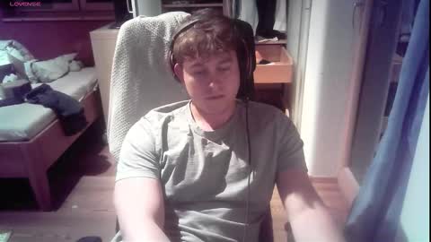 Snapshot of iloveyoutoo2000 chatting on 10/23/25, 05:23 iloveyoutoo2000 online show from 10/23/25, 05:23