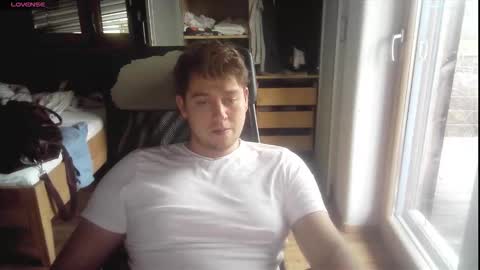 Snapshot of iloveyoutoo2000 chatting on 11/17/25, 01:06 iloveyoutoo2000 online show from 11/17/25, 01:06