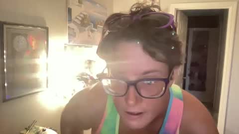 Snapshot of ilustlucy chatting on 09/16/25, 11:17 ilustlucy online show from 09/16/25, 11:17