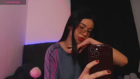 Snapshot of ily_bea chatting on 01/21/25, 01:50 Ily Bea online show from 01/21/25, 01:50