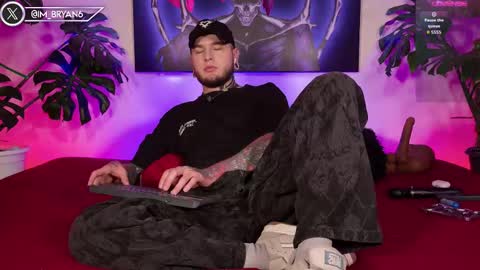 Snapshot of im_bryan chatting on 10/24/25, 01:35 Bryan online show from 10/24/25, 01:35