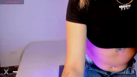 Snapshot of im_eli1 chatting on 09/17/25, 04:03 Eli online show from 09/17/25, 04:03