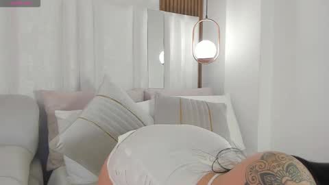 Juli  online show from 10/07/25, 04:37