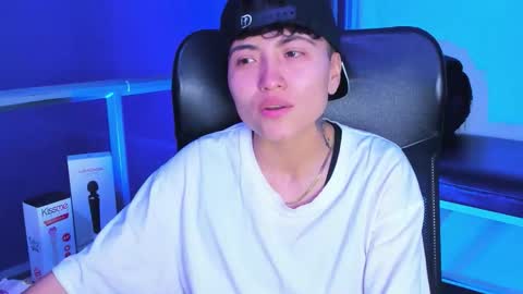 Snapshot of im_mathias chatting on 12/18/25, 04:40 mathias online show from 12/18/25, 04:40