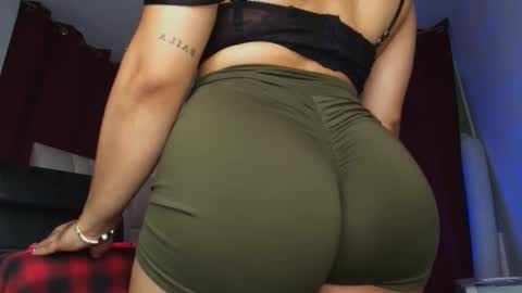 Snapshot of im_miabigass chatting on 12/19/25, 11:06 Mishell Martinez INSTAGRAM im mishellbigass online show from 12/19/25, 11:06