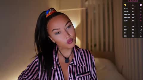 Snapshot of im_milla chatting on 11/14/25, 04:06 Milla online show from 11/14/25, 04:06