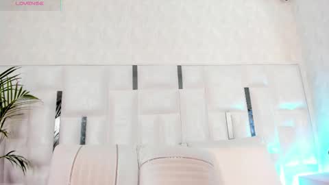 Snapshot of im_nika_ chatting on 12/14/25, 02:55 Nika online show from 12/14/25, 02:55