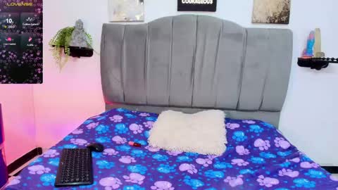 im_riley_ online show from 04/28/26, 07:08