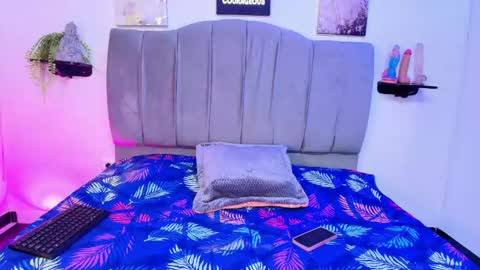 im_riley_ online show from 05/16/26, 07:23