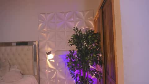 Snapshot of im_sebaslopez chatting on 11/18/25, 11:37 im_sebaslopez online show from 11/18/25, 11:37