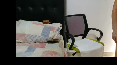 Snapshot of im_sharonr chatting on 11/11/25, 03:01 Sharon online show from 11/11/25, 03:01