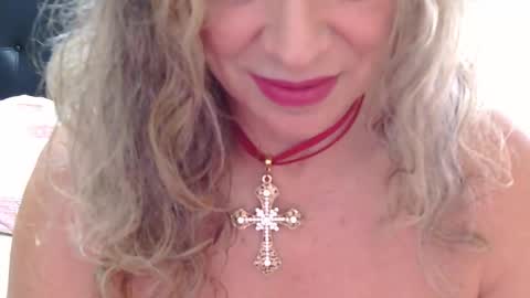 Snapshot of im_sharonr chatting on 11/19/25, 02:39 Sharon online show from 11/19/25, 02:39