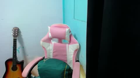 Snapshot of im_your_sexy_wifexxx chatting on 10/28/25, 07:23 Ms. M online show from 10/28/25, 07:23