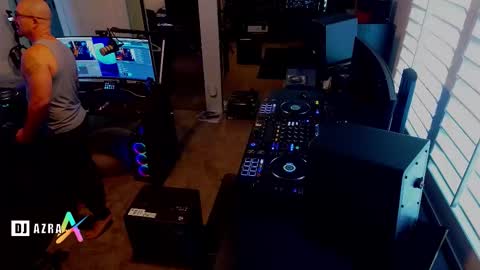 DJ Azra online show from 12/19/25, 04:36