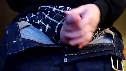 Iminyourroom online show from 10/15/25, 07:41