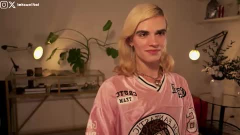 Snapshot of imkawaiiboi chatting on 10/08/25, 06:38 sasha hethey online show from 10/08/25, 06:38