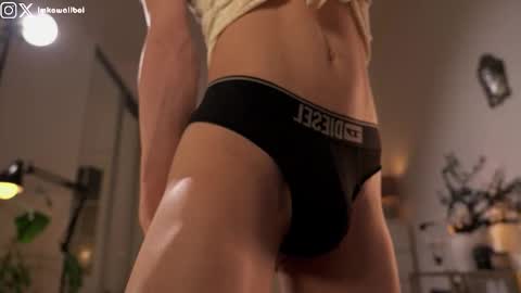 Snapshot of imkawaiiboi chatting on 10/26/25, 10:25 sasha hethey online show from 10/26/25, 10:25