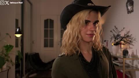 Snapshot of imkawaiiboi chatting on 10/30/25, 10:21 sasha hethey online show from 10/30/25, 10:21