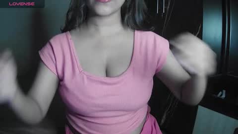 Snapshot of imlovelyrose chatting on 01/05/26, 08:01 ROSE online show from 01/05/26, 08:01