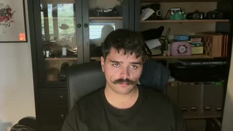 Snapshot of imnothuman22 chatting on 11/17/25, 02:12 imnothuman22 online show from 11/17/25, 02:12