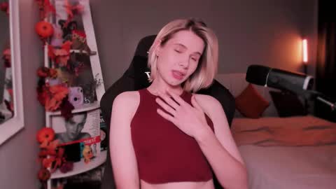 Mia online show from 11/08/25, 08:47